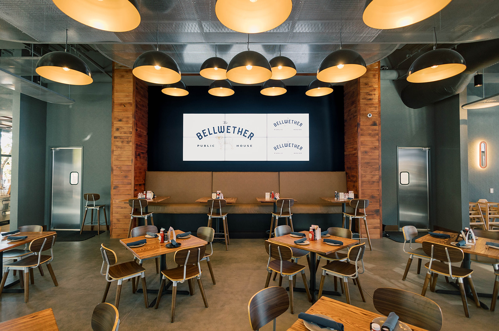 Video Wall with Digital Signage