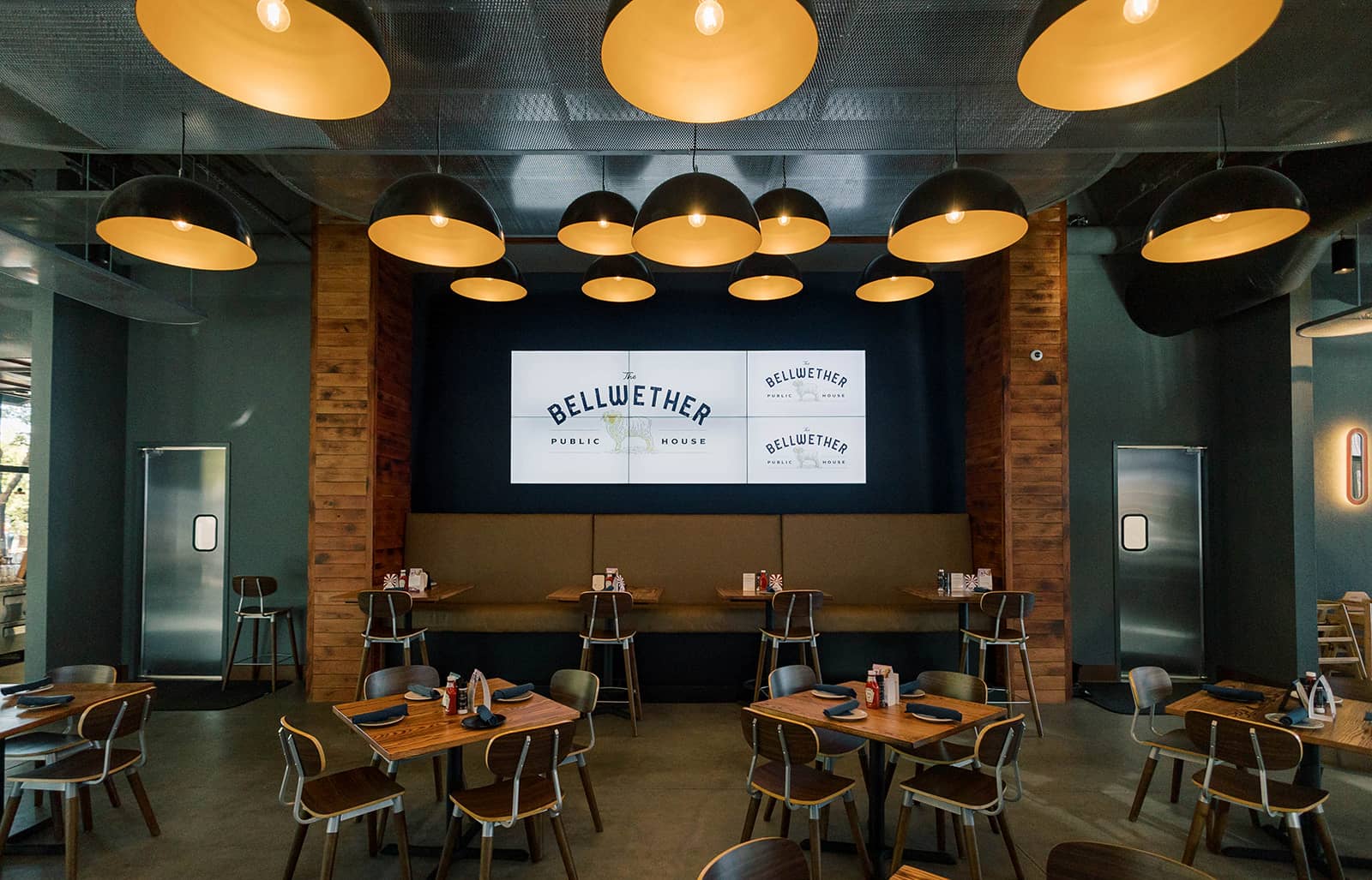 Empty restaurant showcasing lighting