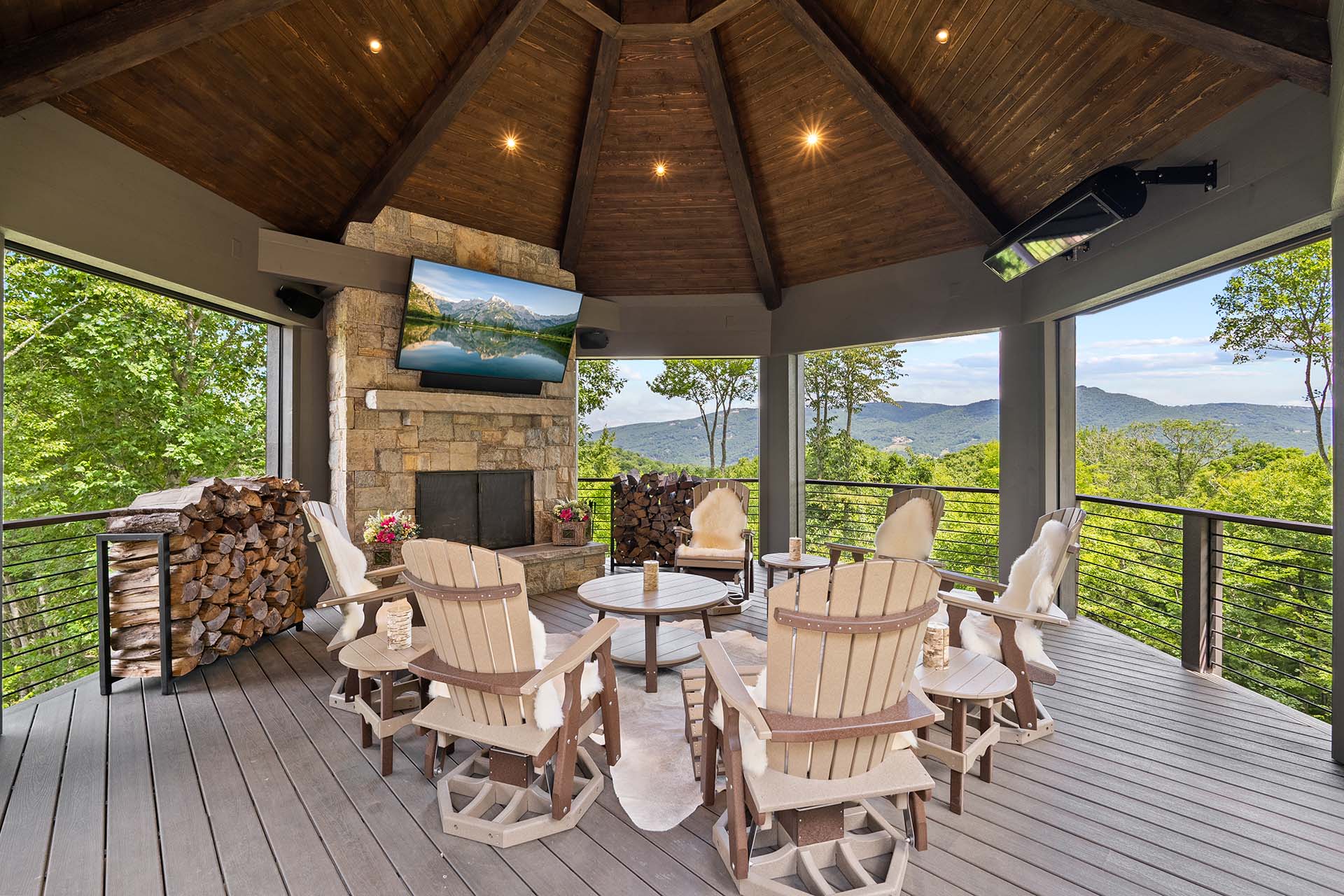 Mountaintop Luxury & Convenience